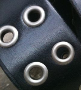 eyelet-belt